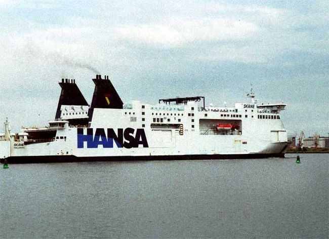 停泊するフェリー