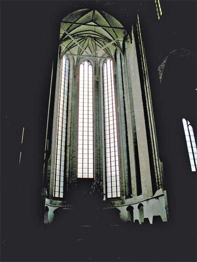 同じくステンドグラスでない後陣