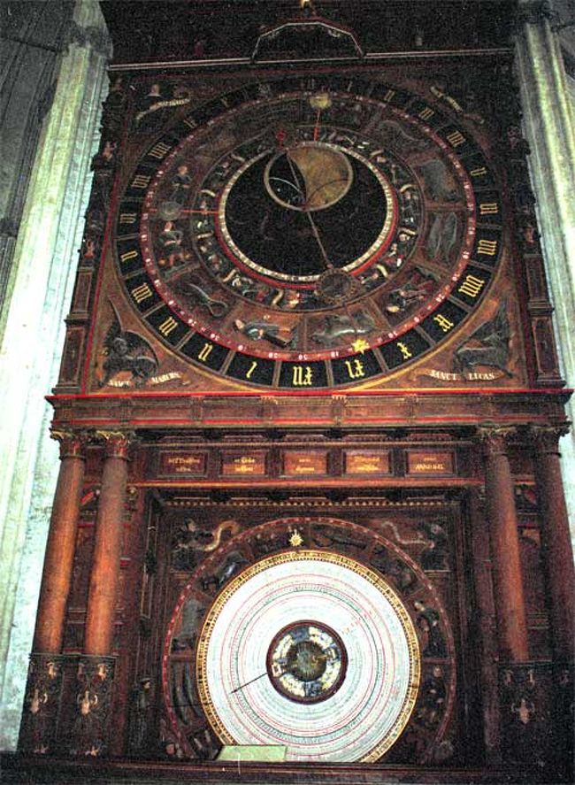 1472年製の天文時計。文字盤は1643年に作り直す。