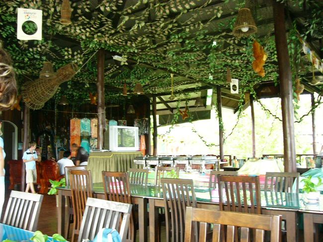 今夜泊まるロッジに到着しました。昼食を食べてから１時間以上乗ってました。