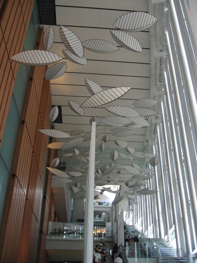 無事、１回目の上映の整理券をＧＥＴ☆<br />朝、並んだ人達には１回目と２回目までの整理券が<br />配られます。それ以降は、入館してから<br />窓口でもらうことになります。<br />上映まで少し時間があるけど、いい席を取るため、<br />まっすぐ６ＦのドームシアターＧＡＩＡへ。