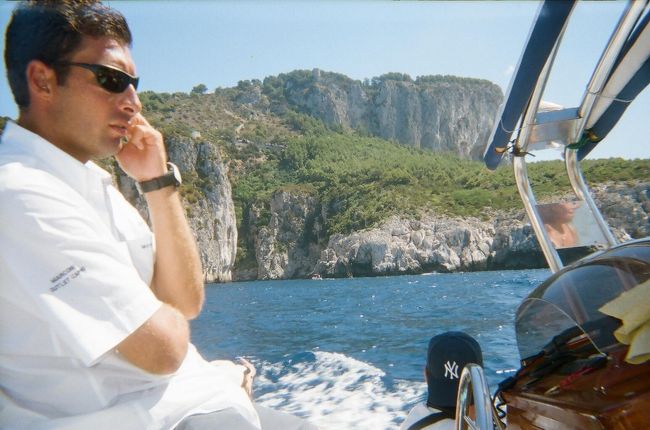 カプリ島一周クルーズの船長<br />イケメンでしたよ♪<br />真正面に座って見とれてました（笑）