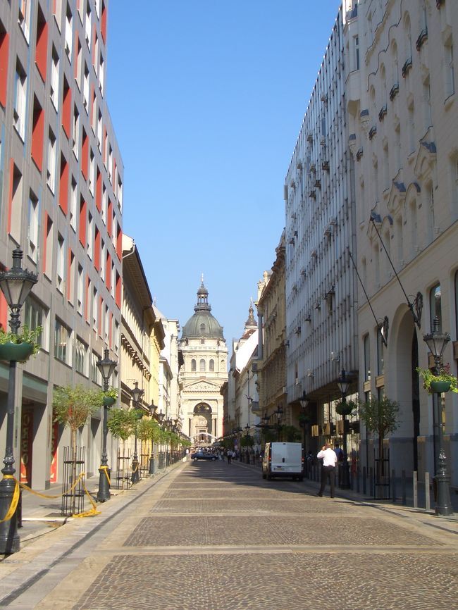 美しい通りを発見。すかさずシャッターシャッター。<br />。