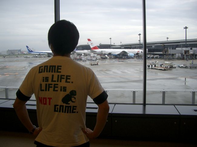 台風９号が直撃し、成田に到着できるかも不安でした。２時間遅れたものの問題なく出発！一安心。