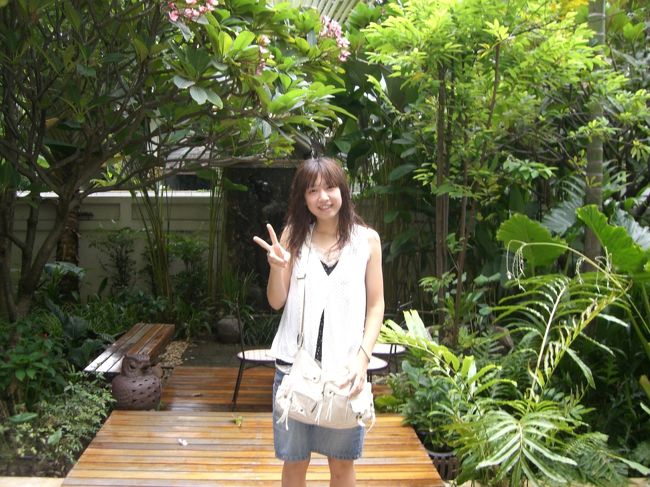 エステのお庭で♪<br /><br />エステ気持ちよかった☆