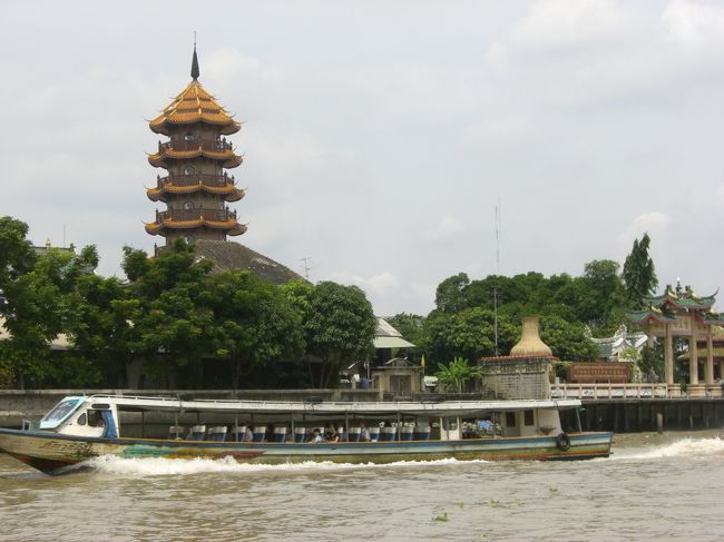 チャオプラヤツーリストボートで今日はカオサン<br /><br />通りまでお出かけ♪