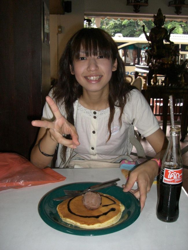 同じく日本人で１人で旅してた人と軽くお茶した♪