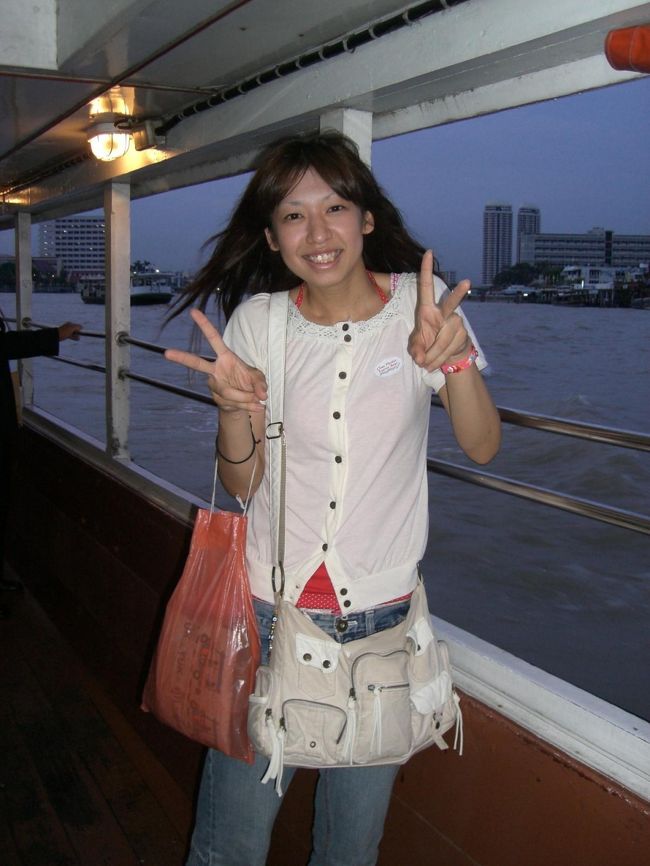 帰りの船でいきなりタイ人に写メを撮られた・・<br /><br />えっって思ったけど、自分のカメラでも撮ってもらっ<br /><br />た笑