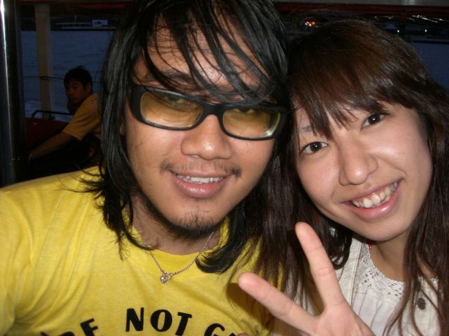 そのタイ人と・・☆<br /><br />結局ＢＴＳ代も払ってくれて、なんかホテルまで<br /><br />ついてきた。。<br /><br />親切心による行為だっただったみたいだけど、<br /><br />ちょっと怖かった。<br /><br />まぁ何事もなく帰ってくれたし、思い出かな笑