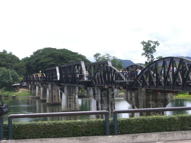 クウェー川鉄橋★<br /><br />「戦場に架ける橋」ってゆう映画で有名になった橋☆<br /><br />