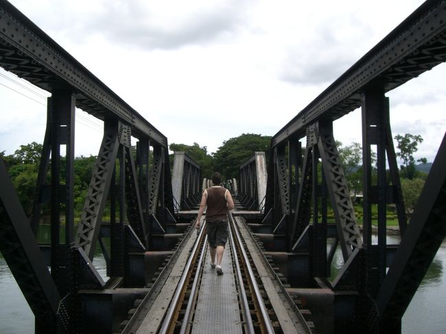 前の人が橋を歩いてるとこ☆<br /><br />高所恐怖症の人は怖いと思う笑