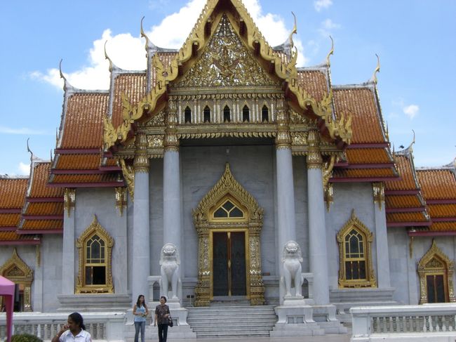 ワット・ベンジャマポピット☆<br /><br />全部大理石でできてるそう☆