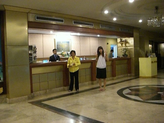 ホテルのフロントで☆<br /><br />朝の６時くらい！！