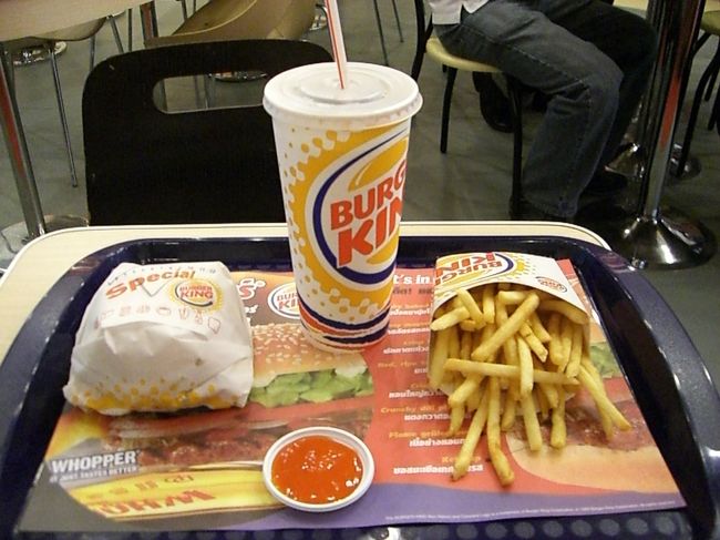 お金が微妙に余ってたからバーガーキング食べた☆<br /><br />おかげで機内食は満腹で食べれなかった！！