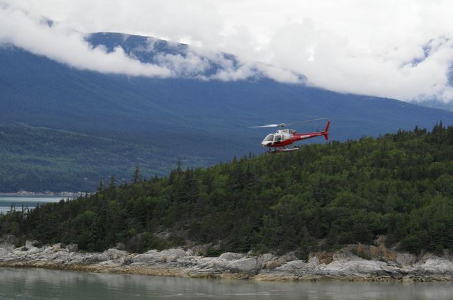 ヘリコプターがパタパタ飛んでいます。