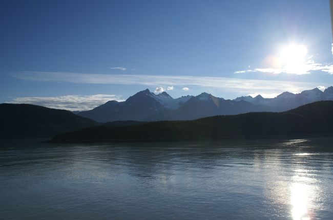 部屋のバルコニーから見える景色。今日のサンセットは20：18でまだ日が高いです。