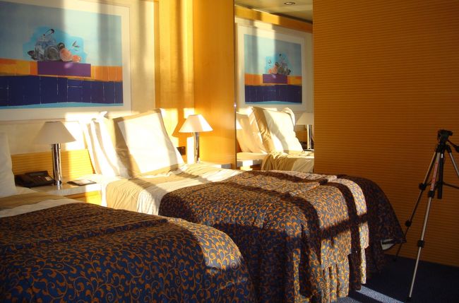 部屋に戻ると日がサンサンと入って暑いぐらいです。