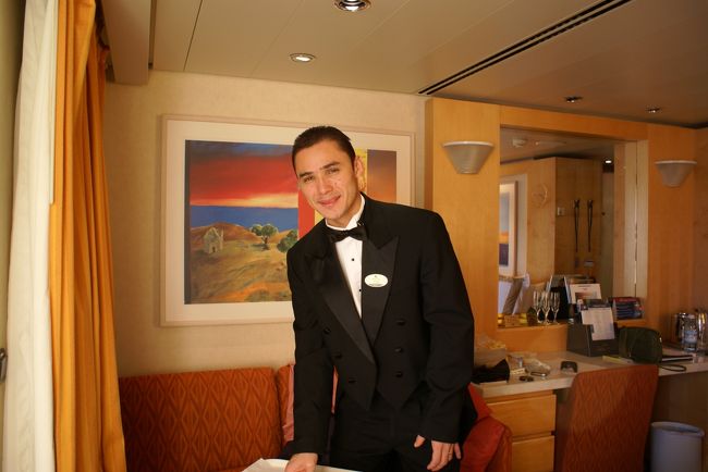 夕日を眺めていたらEwinさんがやって来ました。<br />写したばかりの写真を画面で見せてあげたら、喜んでいました。「日本のカメラが一番だよ。でも高すぎる！」と言っていました。<br />