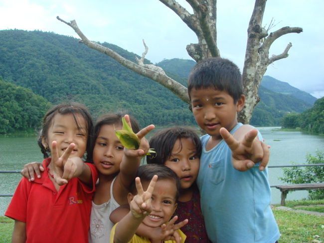 それでも子供の笑顔が少し沈んだ気持ちを癒してくれた。。。 <br /><br />居心地はよい土地だったので、もう少し長居してもいいかと思ったけど、時間もないし物価もちょっと高かったので、次の土地に行くことにした。。。 