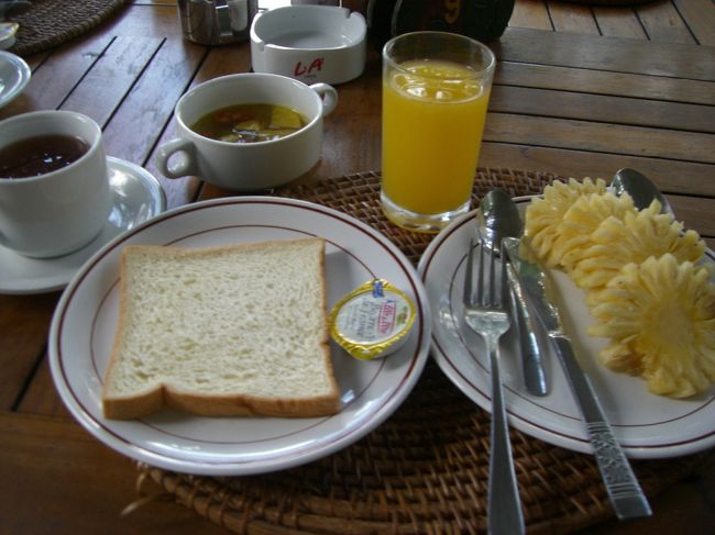 質素な朝食・・☆<br /><br />でもこのスープがすごい美味しい〜♪♪