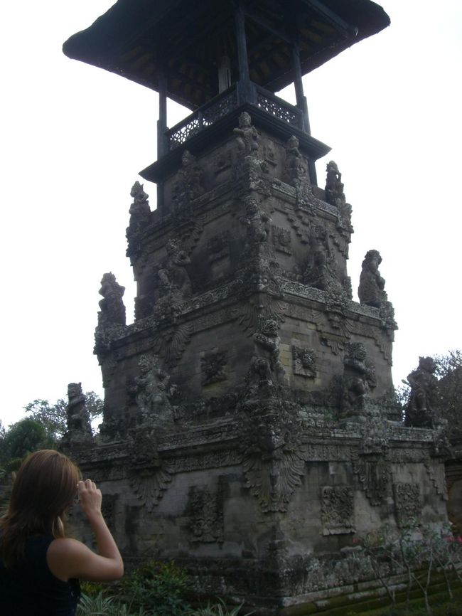 バリクルクルってゆうんだって☆笑<br /><br />この鐘を鳴らすと近所の人が集まってきて集会を<br /><br />開くんだって☆