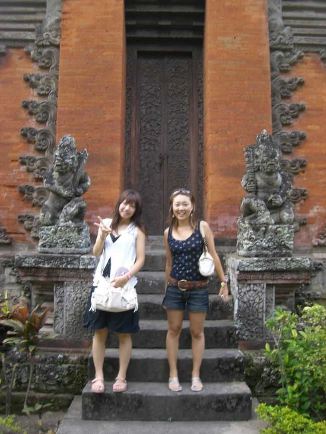 なんかの門の前で♪♪