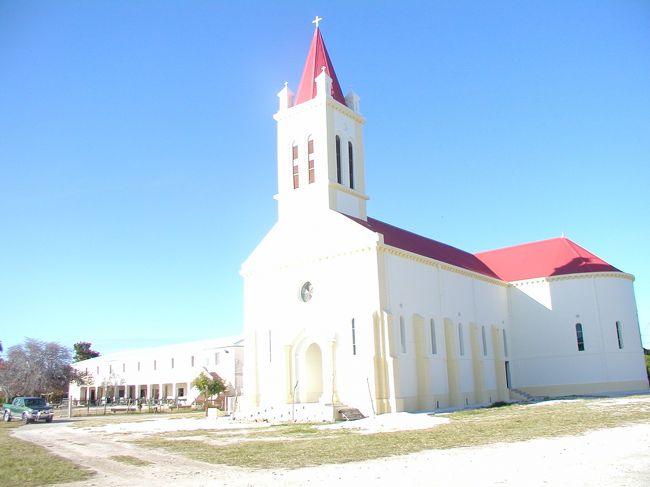 ウベア島の教会もおしゃれです。映画でも出てきたと記憶しています。