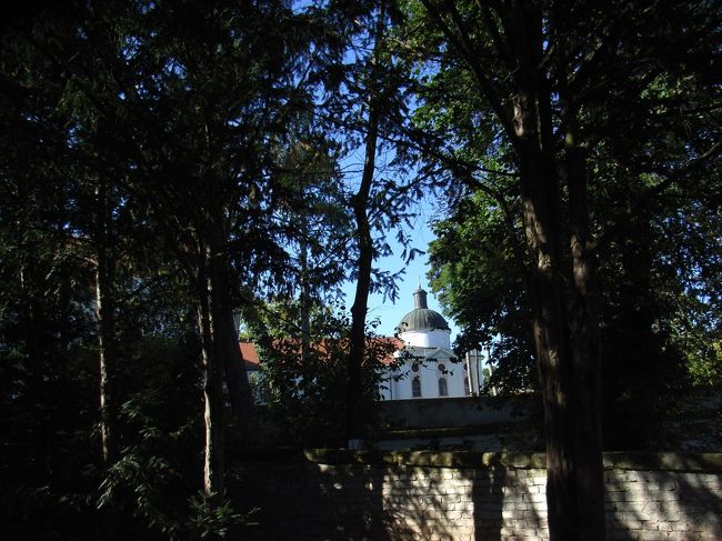 Szabadasagter駅で下車。<br />駅に着くと、いきなり【ゲデレー城】が見えます。<br />絶対に迷いません。