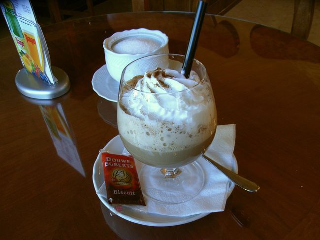 併設のカフェにて。<br />アプリコットリキュール入り<br />「シシィカフェ」で休憩。<br />※シシィはエリザベートの愛称。