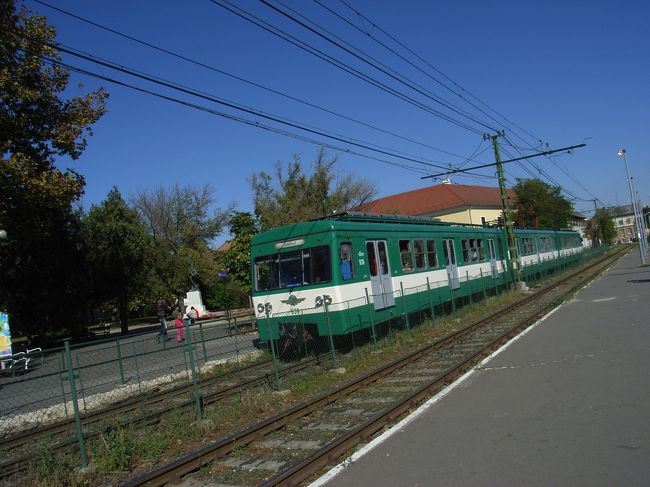 駅に戻り、切符を買っていると、<br />ああ…1時間に1本の電車が<br />行ってしまいました。