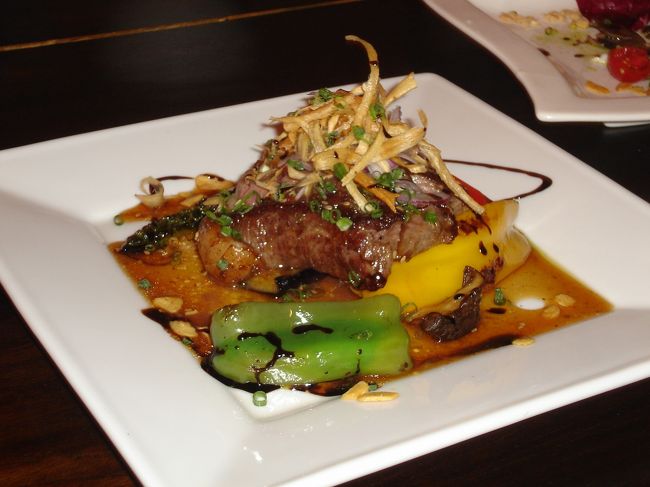 裏庭でのお食事。<br />石垣牛とかもあるんだよ。