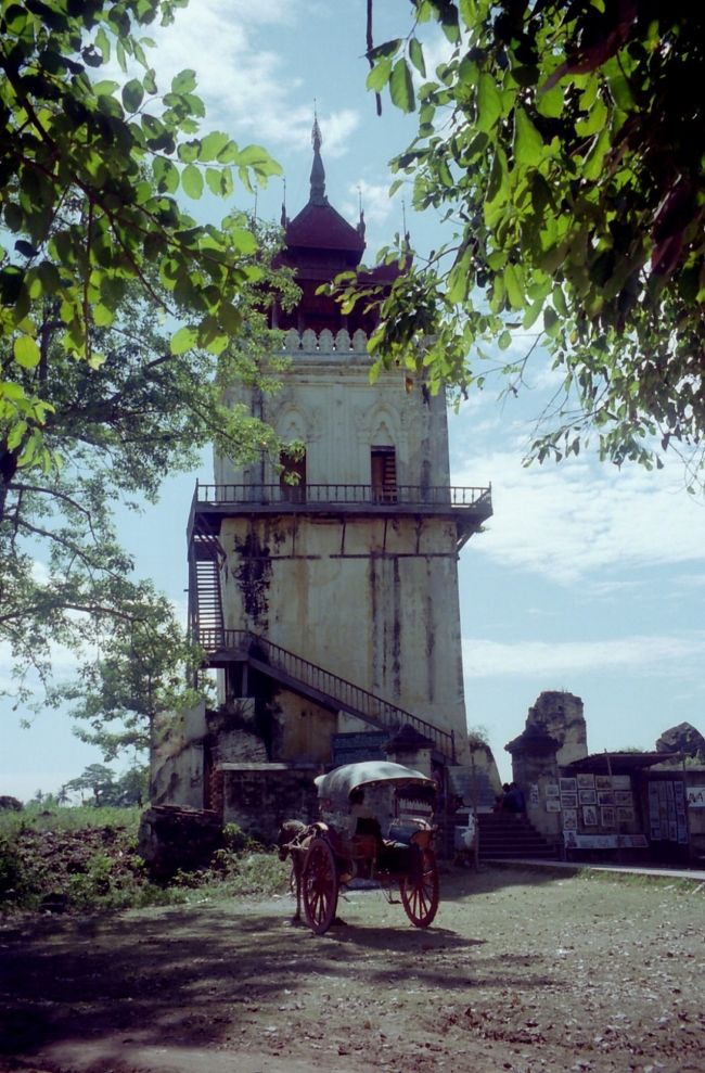 インワの斜塔　Palace Tower バジードー王建立1184年