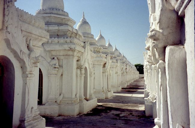 クドードォパゴタ1857年。730の小パゴタと中に石版