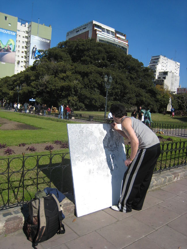 絵を描いている人もいます