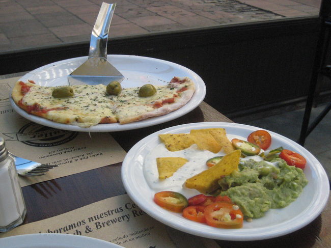 ピザのチーズはめちゃうまです。<br />タコスのソースはアボカド。たっぷり