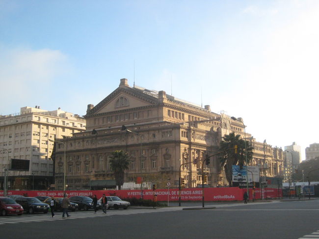 コロン劇場<br />スペインのスカラ座、フランスのオペラ座に並ぶ、世界３大劇場の一つになります。<br />今は、修復中です