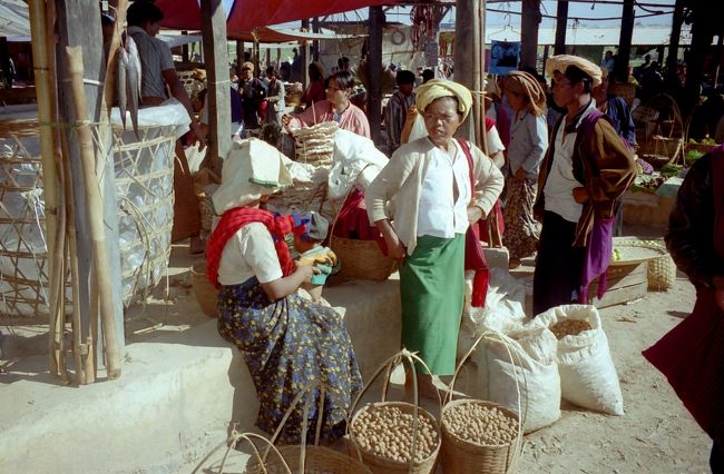 フローティングマーケットは1と5の付く日に開催される