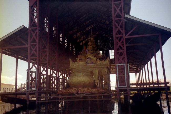 伝説の鳥“カラウェイ”の舟はフェスティバルに出番がある