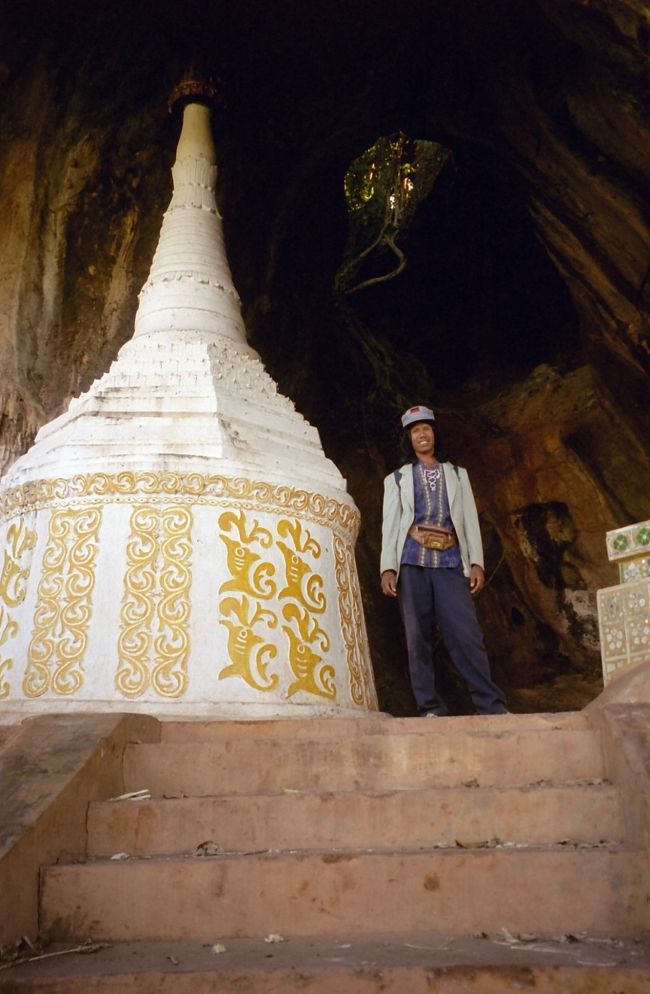 トレッキング(ハードコース42Km)インストラクタのコパ氏は足がすごく速い。1人のみの参加だったが足がもつれてしまった。