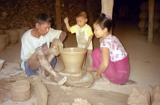 オーボ地区つぼ焼きは素朴だ
