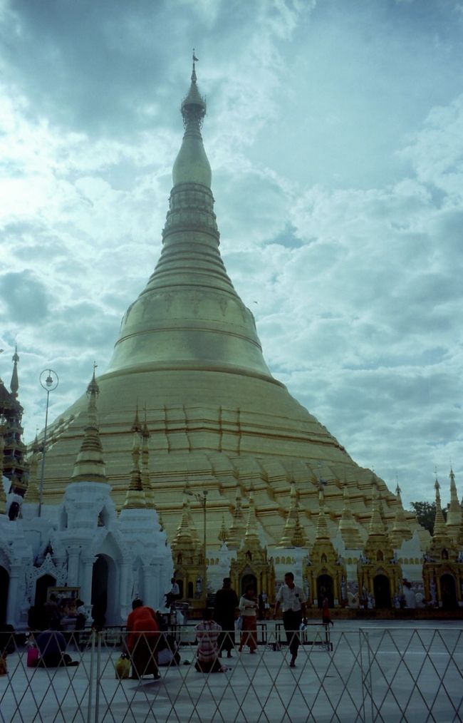 Shwe Dagon Pagoga聖なる黄金の塔