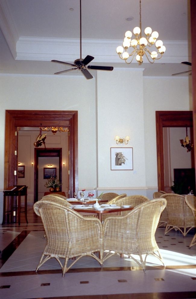 コロニアルホテル、素敵なストランドホテルでお茶する　