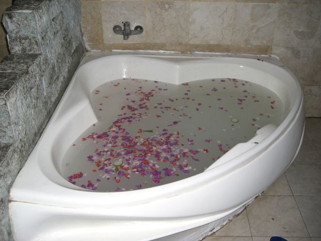 エステのメニューの中にあった、フラワーバス☆<br /><br />幸せだった＊＊＊