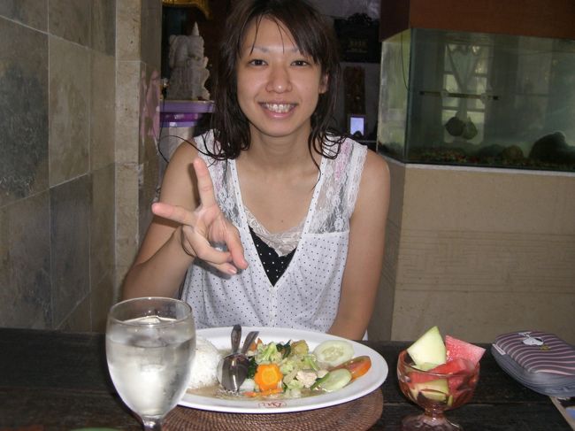 エステのあとに食べたインドネシア料理☆<br /><br />チャプチャーってゆう日本で言う八宝菜みたいなやつ<br /><br />とっても美味しかった♪