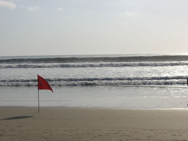 波が結構荒くて遊泳禁止！！