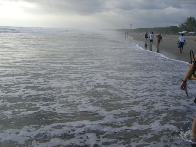 夕方のビーチ♪<br /><br />マニキュア塗りのおばちゃんとかいたなぁ☆