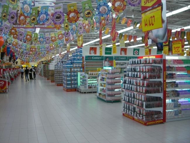 カルフール店内☆<br /><br />新しくて綺麗でとっても広い！！<br /><br />お土産はスーパーで買うのが基本だよね♪笑