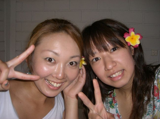 ホテルのベッドの上に毎日可愛い花が置かれてて、<br /><br />その花を髪につけて撮った☆