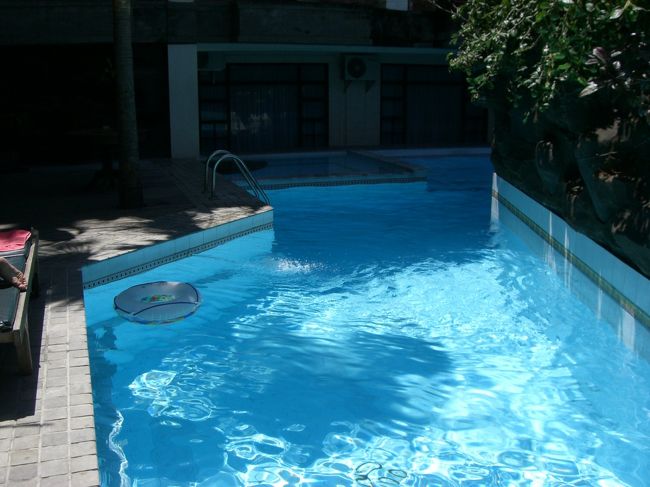 ホテルのプールの写真☆<br /><br />深くてびっくりした・・。<br /><br />しかも冷たい！！