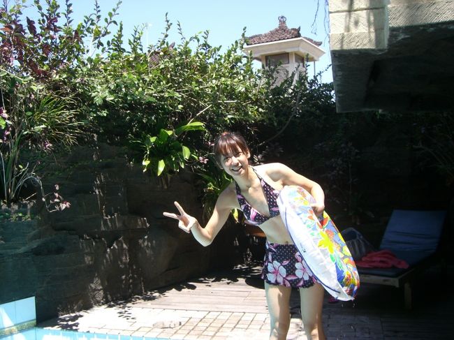 今年初の水着・・笑<br /><br />プール深いから浮輪あってよかった☆